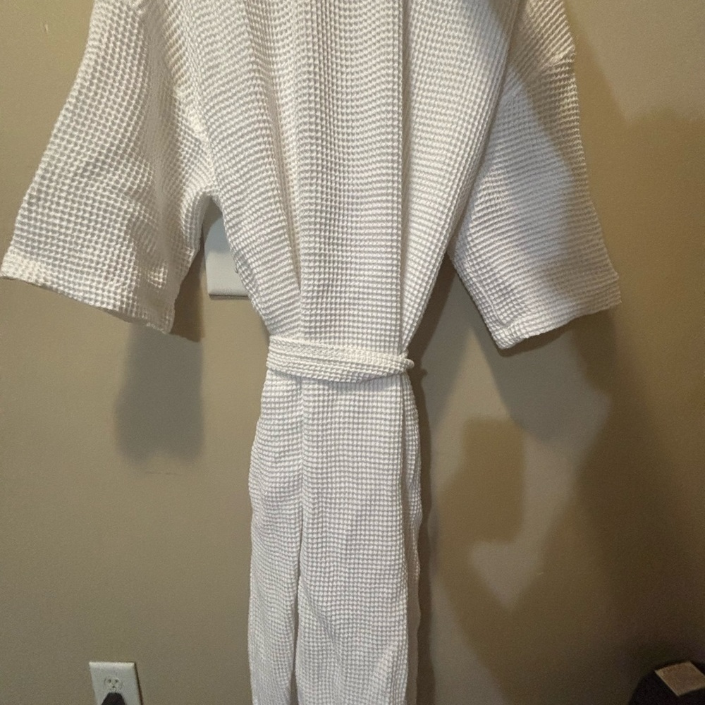 White Waffle Knit Robe - Picture 2 of 3